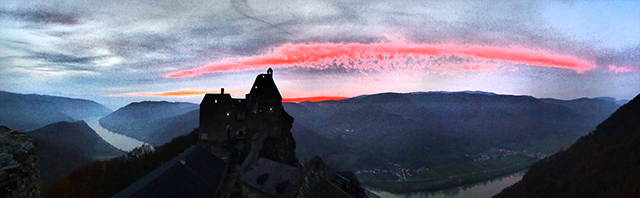 Burg mit Abendhimmel